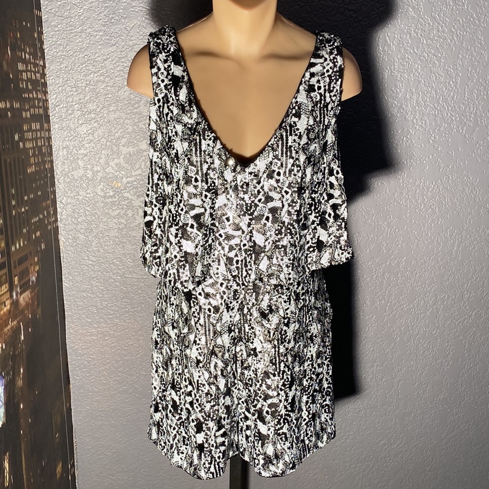 BEBE - NWT - shorts romper: sequin black & white sleeveless w lining, zip - 12 - Picture 2 of 16